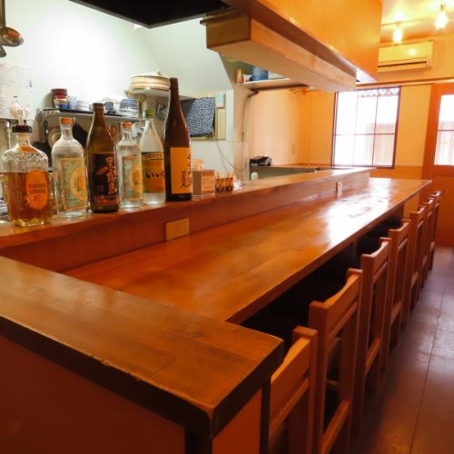 <p>【一人でも気軽に愉しめる居酒屋】お一人様でのご来店も大歓迎の当店では、カウンター席でじっくりと料理をお愉しみいただけます。気軽に立ち寄れるアットホームな雰囲気が魅力です。旬の料理を楽しみながら、リラックスしたひとときをお過ごしいただけます。</p>