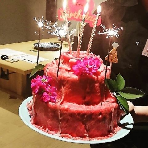 インパクト大！見た目も華やかな<肉ケーキ>は記念日におすすめ☆