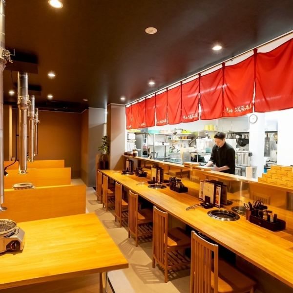 【焼肉でリフレッシュ！】温かみのある照明と落ち着いた内装。心落ち着く空間。深夜まで営業。仕事帰りにおすすめ。忙しい一日の終わりにリラックスしながら、友人や同僚と焼肉を満喫しましょう♪もちろん、お一人様も大歓迎。サイドメニュー・ドリンクも充実◎お肉の旨味を引き立てます。ぜひお気軽にお立ち寄りください！