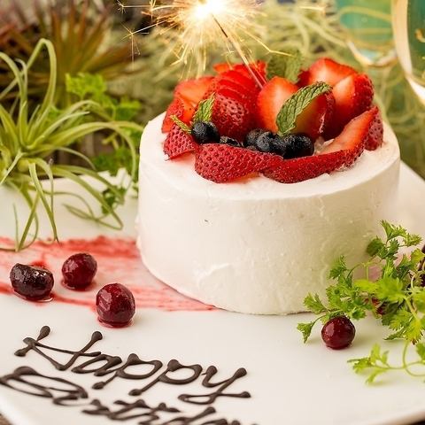Whole cakes are discounted on birthdays and anniversaries! Visit our store for special days♪
