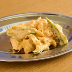 ささみとオクラのキムチマヨ和え