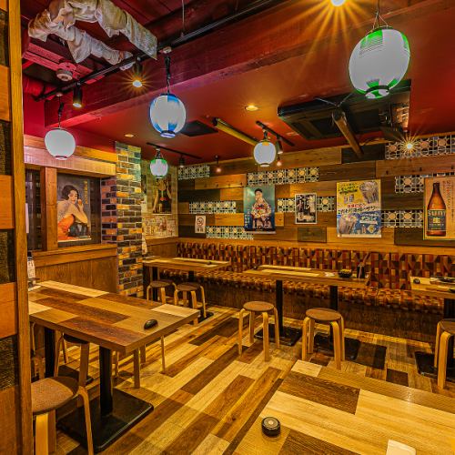 Our tables can be combined to accommodate up to 20 people! All-you-can-drink courses start from 2500 yen! Please feel free to contact us for private parties and other inquiries.