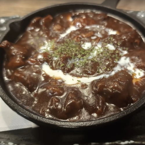 牛すじ肉の赤ワイン煮込み