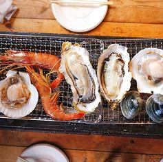 焼ける音と香ばしい香りに食欲がそそられる卓上浜焼きプラン