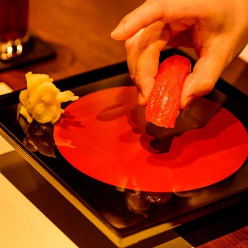 職人が握る寿司も。お好みのネタで握ります
