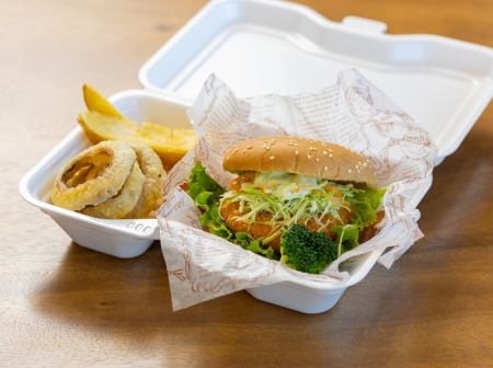 月替わりＡ　　海老カツバーガー　「バジルのタルタルソースとフレンチフライ」