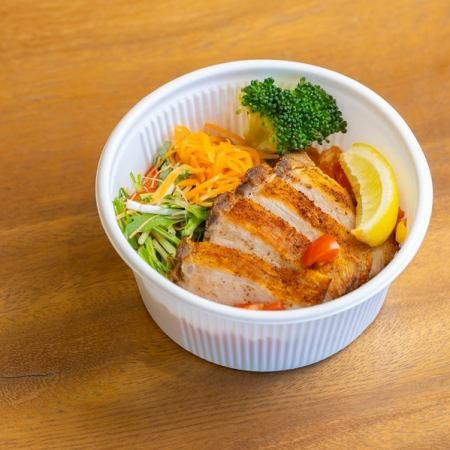 月替わりＣ　ジャンバラヤとケイジャンポーク　「スパイシーな旨味を堪能しよう」