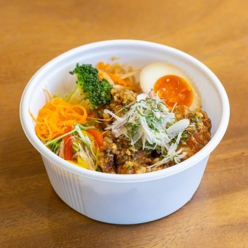 月替わりＡ　　油淋鶏(ユーリンチー)と味付けタマゴ、ガリとゴマの混ぜご飯