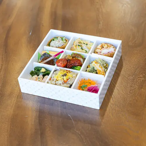 2000个装有各种食材的便当盒
