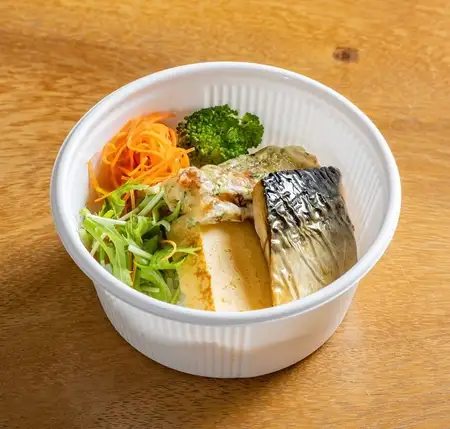 盐烤鲭鱼配炸竹轮饭