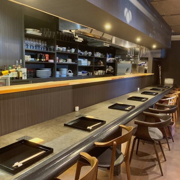 [Counter seats] We have 8 tables available ♪ The scent of cooking will whet your appetite ◎ Can be used by a single person or a couple to suit a variety of occasions ♪