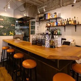【軽食+60分飲み放題付】前菜3種と魚介のサラダ、本日の肉料理を楽しむプラン◆5000円コース