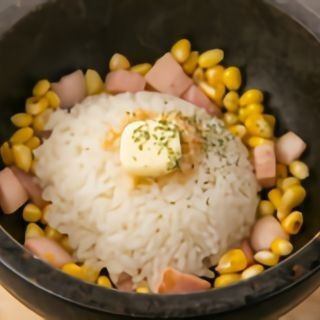 [Ishiyaki] Garlic rice with bacon and corn
