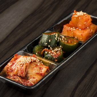 Assorted kimchi / assorted namul