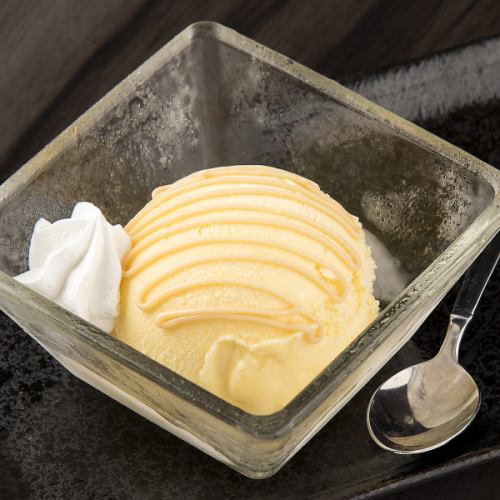 Vanilla ice cream / Macha ice cream