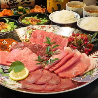 【予約限定】≪お席時間60分≫満たされる極上焼肉！特上カルビ＆豪華大皿（無料飲み放題付）