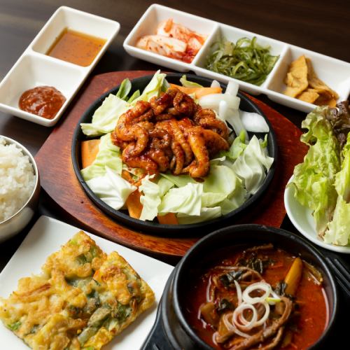 맛 매운 문어 볶음으로 본고장 한국의 맛을 만끽!