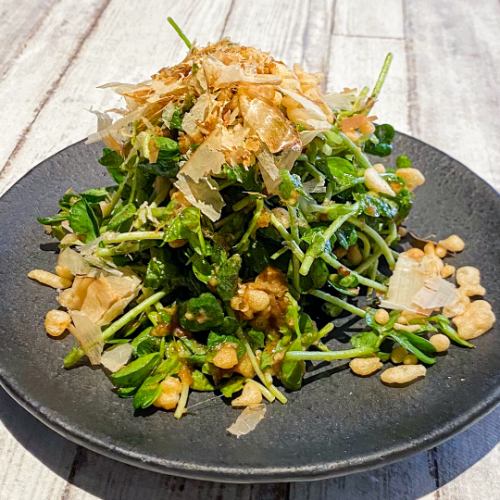 豆苗のざくざく天かすサラダ