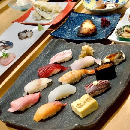 <主廚推薦試吃套餐> 共17道菜。壽司與其他菜餚的完美搭配。僅限餐桌享用的試吃套餐。