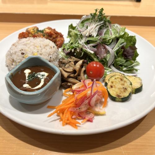 僅限週六午餐:每日沙拉午餐拼盤