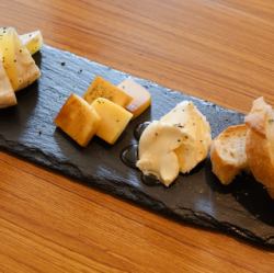 いろいろチーズ盛り合わせ