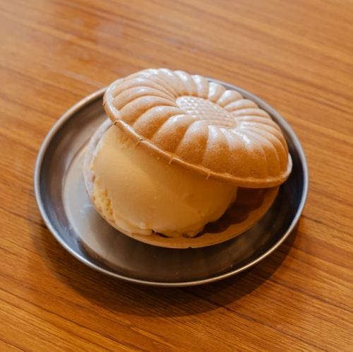 Monaka香草冰淇淋