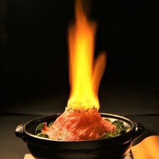 名物の富士山噴火鍋と牛タンの味噌入りつくねなど3時間飲み放題付き【噴火富士】全10品4500円
