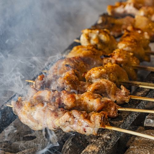 炭火焼きでじっくりと焼き上げた串焼き