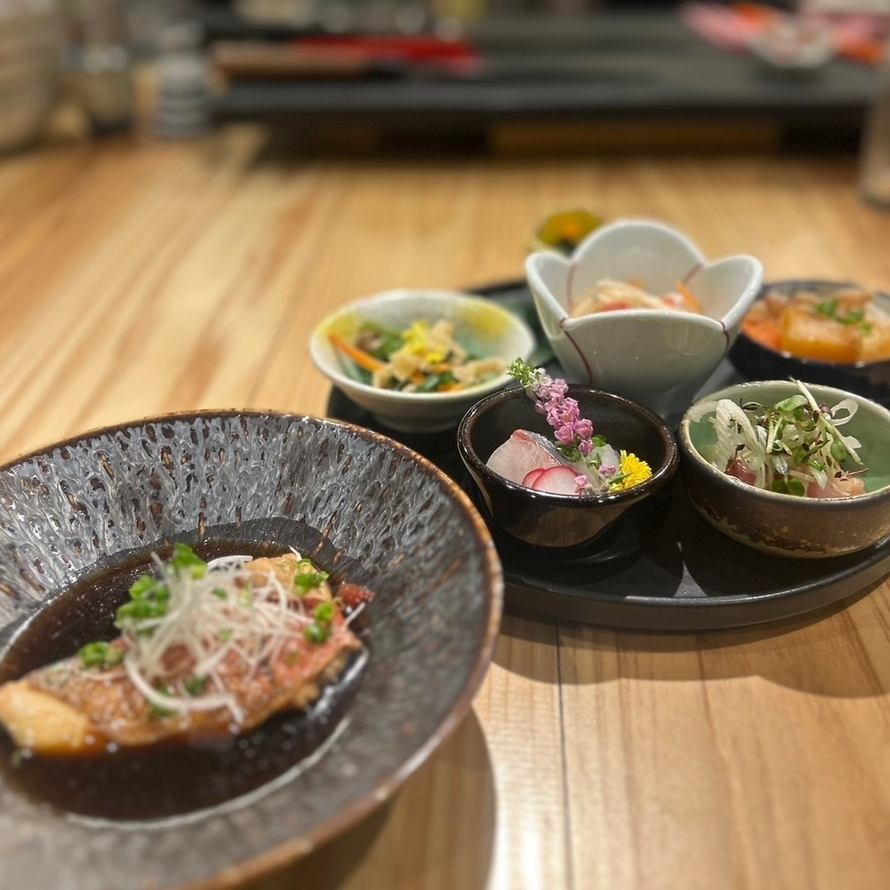 友人同士の飲み会やデートに◎厳選食材の旨味を活かしたこだわりの創作料理を愉しむ♪