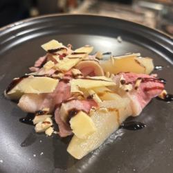 鴨と白桃をパルメジャーノと一緒に