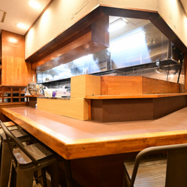 A counter that even one person can easily use.Special seats where you can watch the chef's cooking right in front of you♪