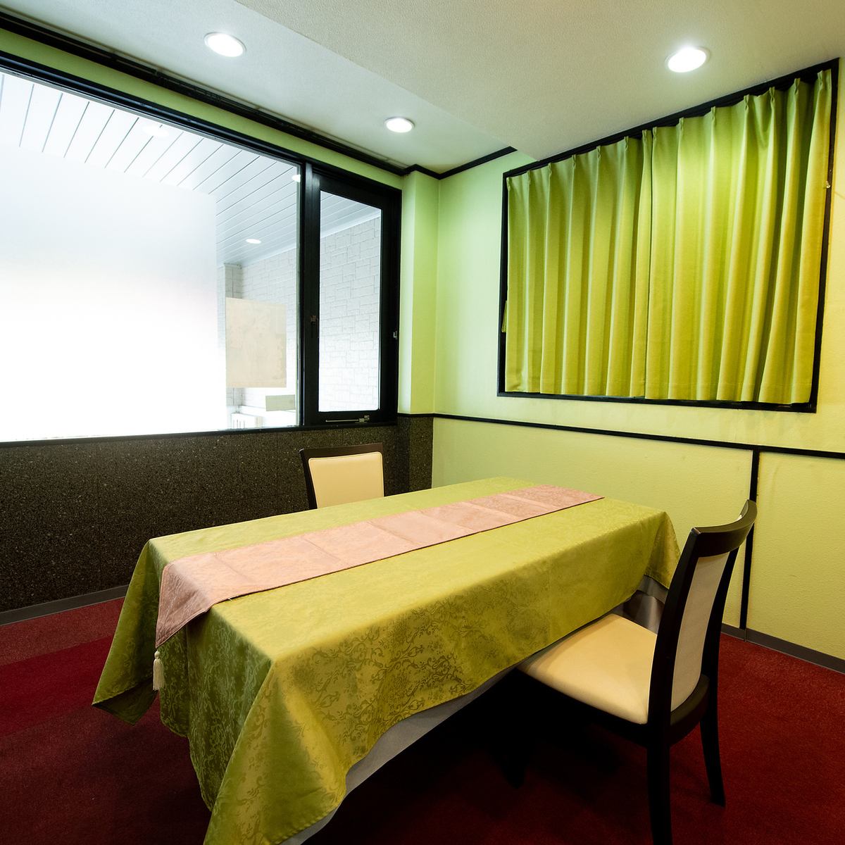 2～8名可人目を気にせずゆっくりお食事いただけます。個室料なし