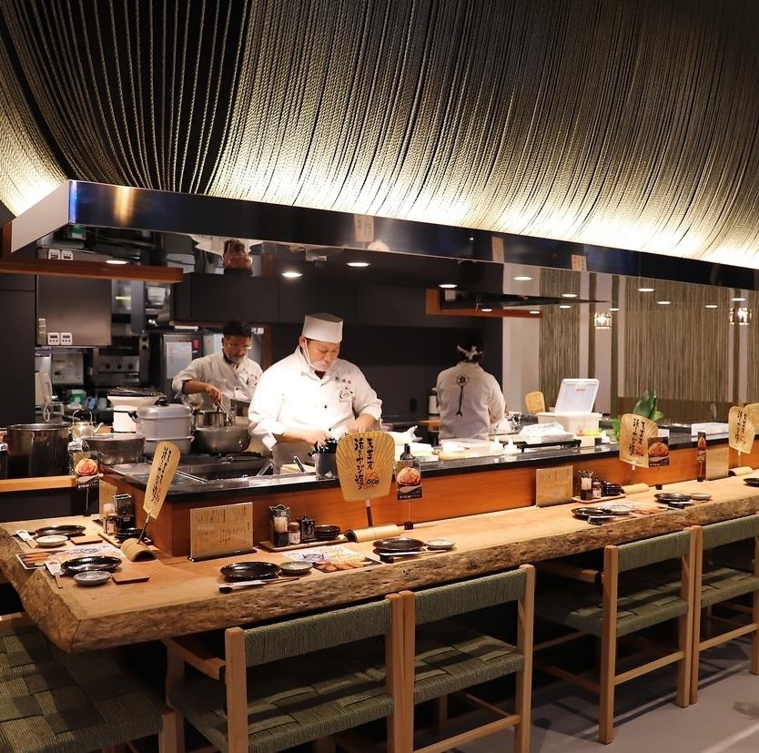 [Kumamoto Umikamon] Charcoal-grilled morning chicken yakitori, Amakusa horse mackerel, and horse sashimi are delicious! [All-you-can-drink] courses available