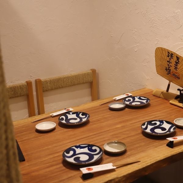 ≪Table seats≫ Up to 4 people can dine here! The warmth of the wood is warm◎ Recommended for banquets with friends and colleagues or meals with family.There are open table seats and semi-private table seats where you can enjoy the atmosphere inside the restaurant.