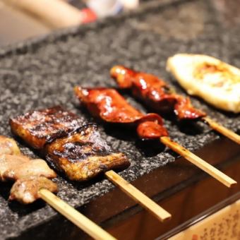 【炭烤雞肉套餐】烤雞、生肉丸、蔬菜串等7道菜×無限暢飲110分鐘★5,420日圓（含稅）