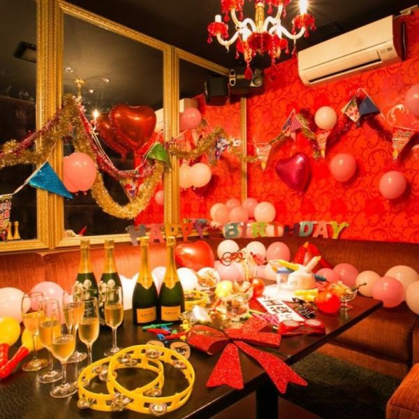 【Deco room】福利和表演众多★可预约8～20人♪如果你在本店，也可以离开庆典表演☆Deco room生日计划福利满满，每道菜每人另加500日元而且合理！！当然，你可以带上自己的装饰品，随意布置！！