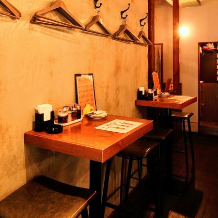 It is a compact table seat for two people! You can dine slowly while enjoying conversation ♪ The flowers will bloom in the conversation! It is also recommended for date ♪ 【Banquet charter dumplings】