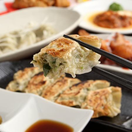 You can enjoy gyoza sticking to domestic ingredients unique to specialty stores! Dish other than gyoza is also one by one dish, hearty handmade ☆