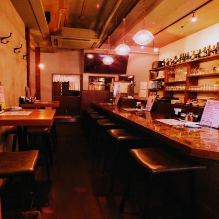 It's a counter seat in a calm space! It's easy to enter even for women, and it is a cozy space ☆ A variety of wine and champagne are also available along with dumplings, so please enjoy it! Gyoza】
