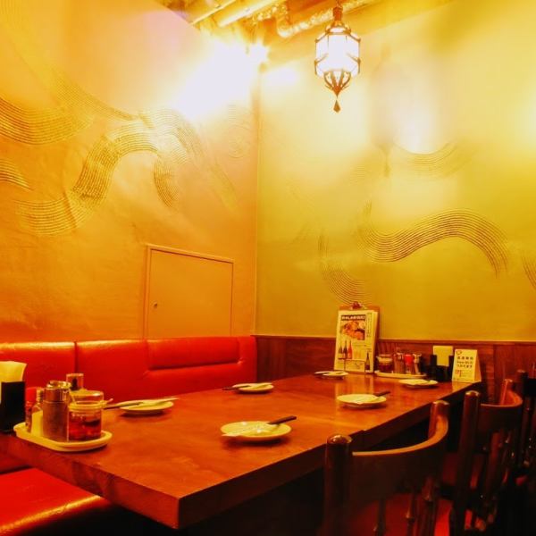 As you walk through the store, there are sofa seats at the back.Enjoy your meal in a relaxing space! Enjoy a variety of dishes and drinks in a calm and homey atmosphere ♪ [Banquet/Private Gyoza] Semi-private rooms available