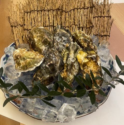 At Shishifunjin Bekkan you can eat oysters from Hiroshima all year round! They are sterile so you can rest assured!
