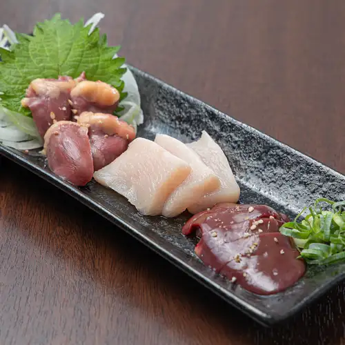 朝引き地鶏と旬の食材を活かした料理へのこだわり