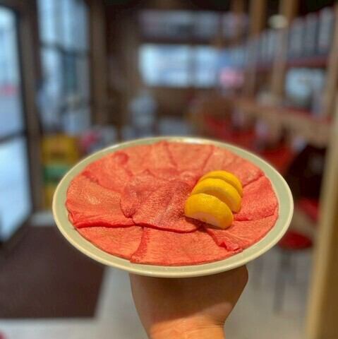 お肉の旨みを最大限に活かす「当日仕込み」職人の光る技