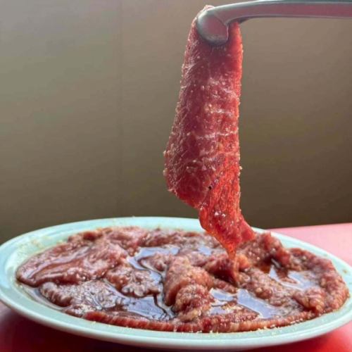 〜メニューのご紹介〜
【たれ赤身】
新メニューのご紹介です。
焼き過ぎ注意!
さっぱりとした肉質に、特製ダレが絡んでご飯が止まりません。
サッと火を通すのが一番美味しい食べ方です😊
本日も丹精込めた仕込みをし
皆様のご来店お待ちしております。
ご予約はお電話またはネットで承ります。
0463-75-8005
月曜定休
#大磯
#大磯焼肉
#大磯グルメ
#湘南焼肉
#焼肉フジサン