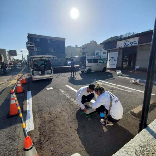 🚗 駐車場のご案内🚗
いつも当店をご利用いただき、ありがとうございます。
店舗前駐車場を整備しました。
普通車3台+軽1台駐車可能です。
満車の場合はお手数ですが、
隣のコインパーキングへお願いします🙏
今後とも焼肉フジサン湘南大磯店を宜しくお願いします😊
ご予約はお電話またはネットよりお待ちしております。
0463-75-8005
月曜定休
#大磯
#大磯グルメ
#大磯焼肉
#湘南焼肉
#焼肉フジサン