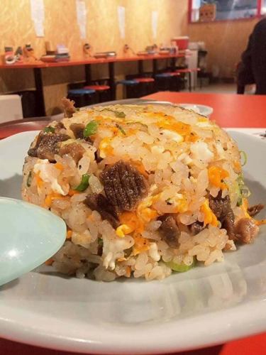 ~隆重推出我们的菜单~

[谭氏炒饭（含酱汁/盐）]

我们的招牌炒饭，用新鲜牛舌制成！
这道菜的特色在于使用了大块的牛舌，味道浓郁鲜美。

我们的咸味是我们的独家秘方！
富士山特制盐焗牛舌饭，将生牛舌的鲜美滋味展现得淋漓尽致，每一口都清爽可口。

请尝试用这道菜为您的肉食大餐画上完美的句号😊

今天我们也一直在认真地准备一切。
我们期待您的光临。

可以通过电话或网络进行预订。

0463-75-8005

周一休息

#Oiso
#Oiso烧烤
#OisoGourmet
#湘南烤肉
#烤肉富士山