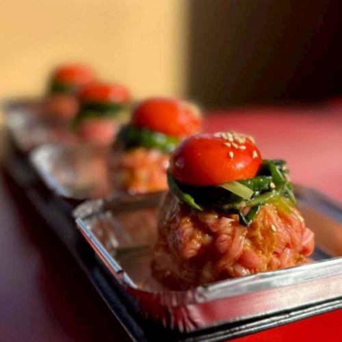 ~隆重推出我们的菜单~

【鲜嫩多汁的生牛肉（韩式生牛肉料理）】

“顶级西冷牛排，烹制至极致鲜嫩。”“
快速烹煮，脂肪就会融化掉。
肉的天然甜味得到了极大的提升。

诀窍在于趁它还未完全熟透的时候就从热板上取下来😊

裹满浓郁的蛋黄，
入口即化
请尽情享用这道美味佳肴！

今天我们也一直在认真地准备一切。
我们期待您的光临。

可以通过电话或网络进行预订。

0463-75-8005

周一休息

#Oiso
#Oiso烧烤
#OisoGourmet
#湘南烤肉
#烤肉富士山