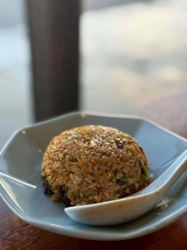 ~隆重介紹我們的菜單~

[譚氏炒飯（含醬汁/鹽）]

我們的招牌炒飯，用新鮮牛舌製成！
這道菜的特色在於使用了大塊的牛舌，味道濃鬱鮮美。

我們的鹹味口味是我們的獨家秘方！
富士山特製鹽焗牛舌飯，將生牛舌的鮮美滋味展現得淋漓盡致，每一口都清爽可口。

請嘗試用這道菜為您的肉食大餐畫上完美的句號😊

今天我們也一直在認真地準備一切。
我們期待您的光臨。

可透過電話或網路預訂。

0463-75-8005

週一休息

#Oiso
#Oiso燒烤
#OisoGourmet
#湘南烤肉
#烤肉富士山