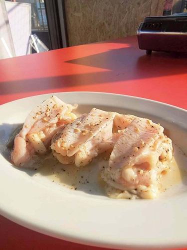 〜メニューのご紹介〜

【ヤゲンナンコツ】

​コリコリ食感がクセになる、
子供から大人まで人気のメニュー😊

丁寧に下処理をし、食べやすく仕上げています。
香ばしく焼き上げることで、
ヤゲンナンコツならではの食感と旨味をお楽しみください。

お酒のお供にも最高です！

本日も丹精込めた仕込みをし
皆様のご来店お待ちしております。

ご予約はお電話またはネットで承ります。

0463-75-8005

月曜定休(祝日営業)

#大磯
#大磯焼肉
#大磯グルメ
#湘南焼肉
#焼肉フジサン