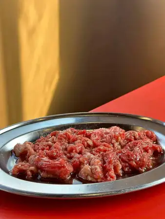 붉은 고기 잘라내기